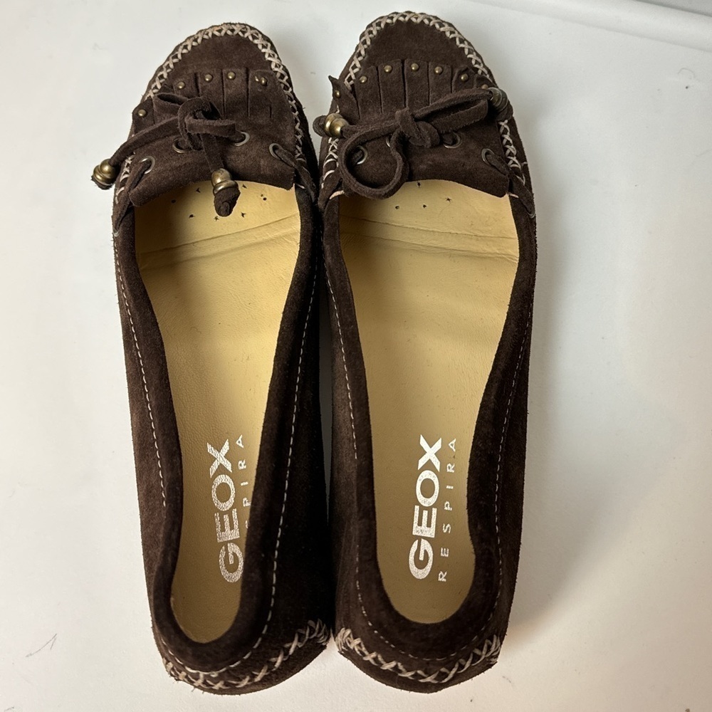 NWOT -GEOX - Brown Suede Moccasin Loafers
Size: 39 - fits 8.5 IMO.
